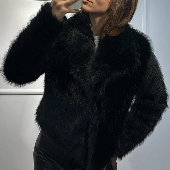 Black Preppy Women's Casual Luxury Faux Fur Coat - Picture 2 of 7